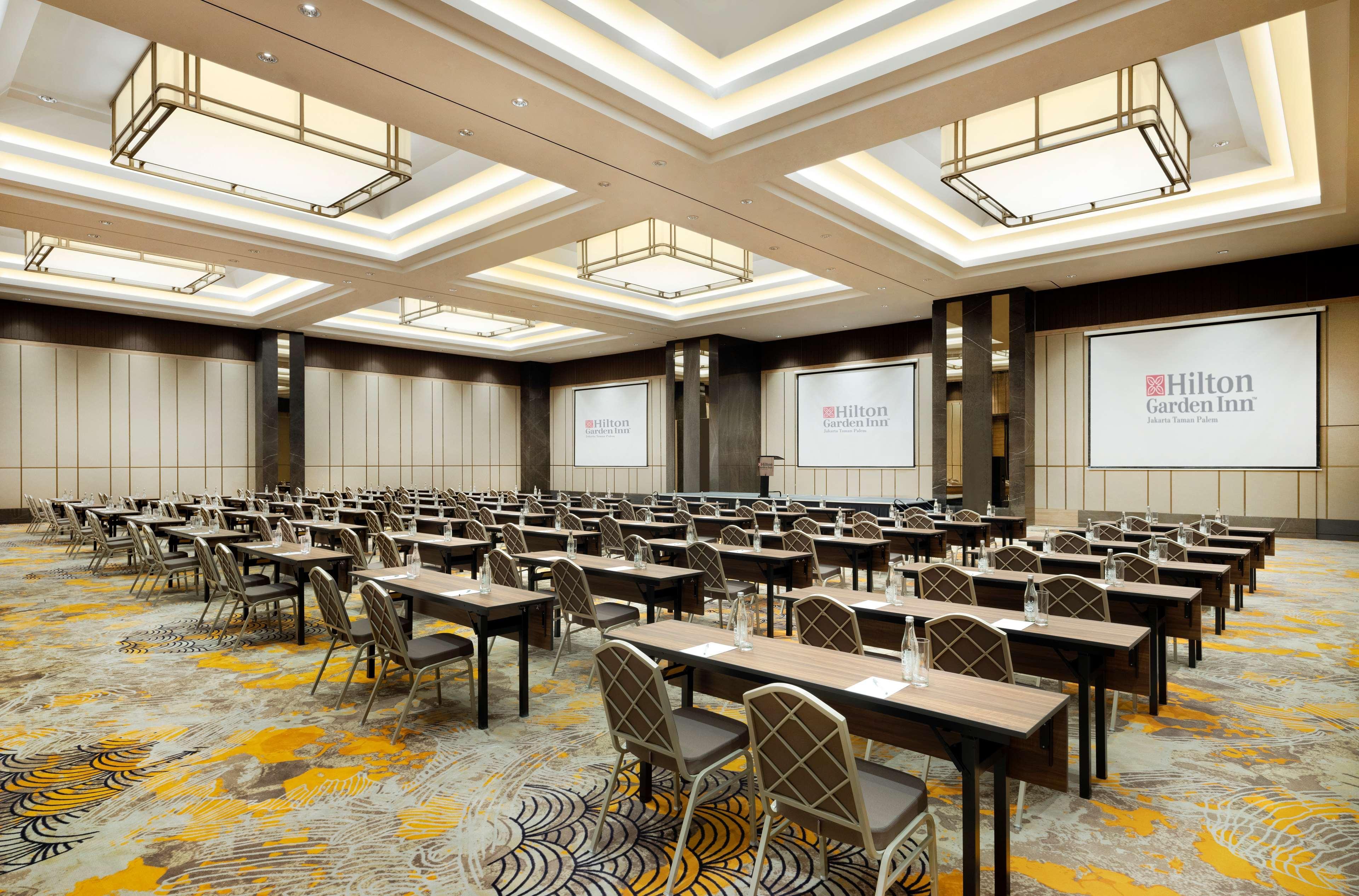 Hilton Garden Taman Palem 4*