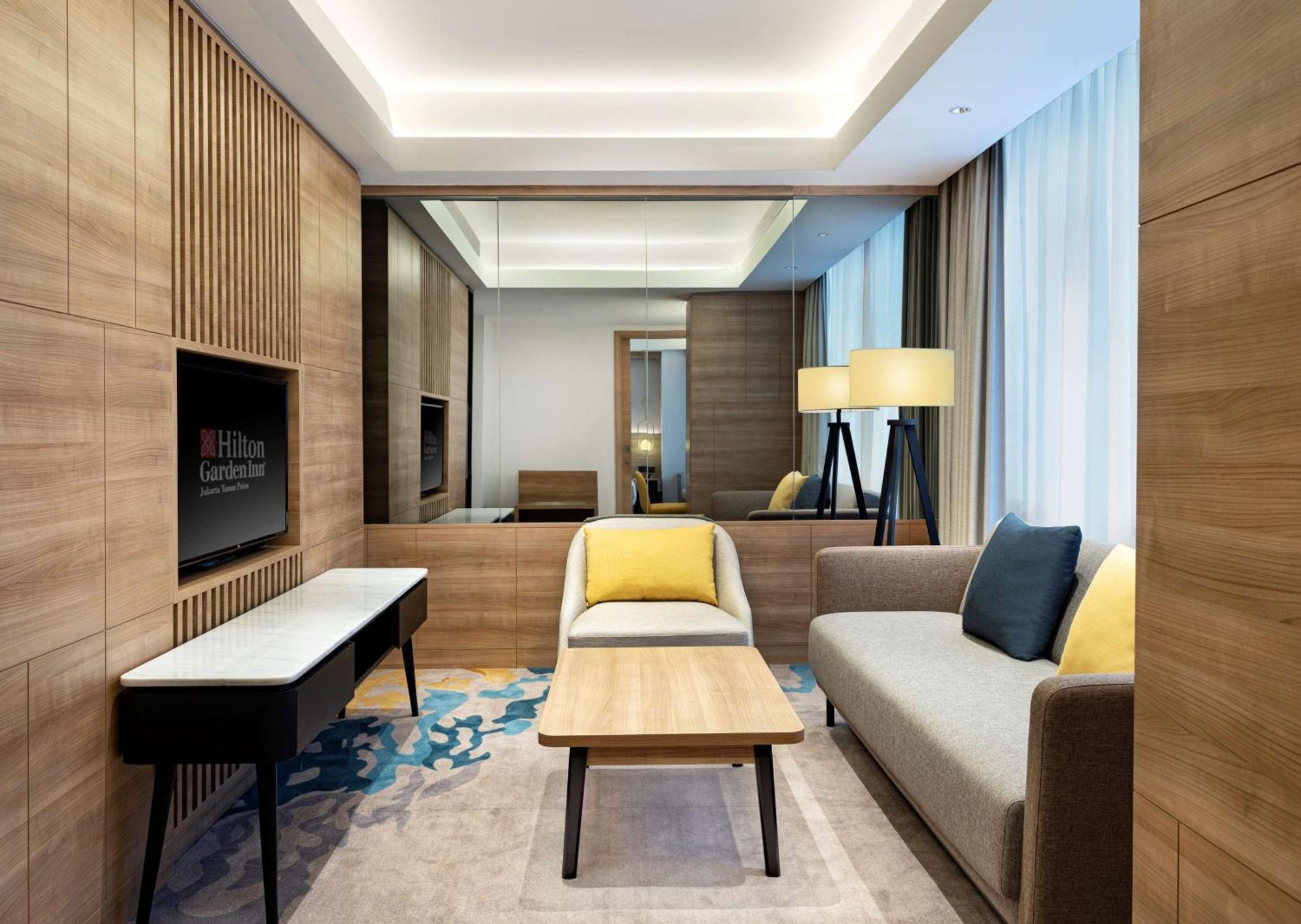 Hotel Hilton Garden Taman Palem 4*